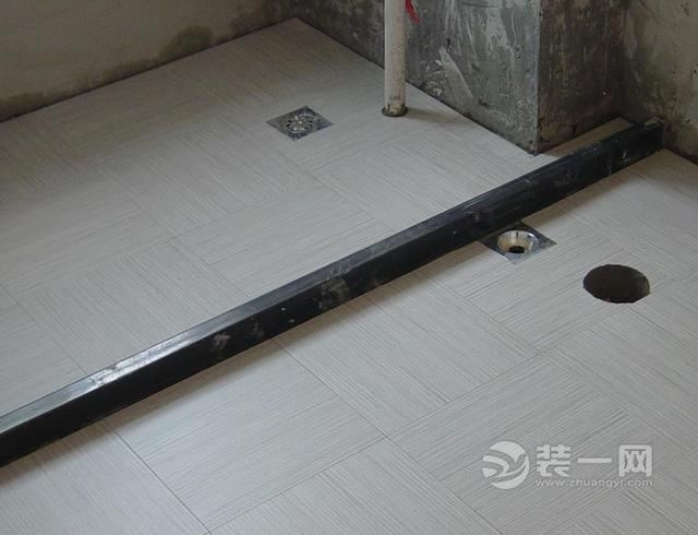 卫生间是装挡水条以及铺地砖步骤图