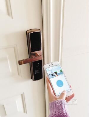 昆明20小区使用手机app"一键开锁"你们小区有用吗