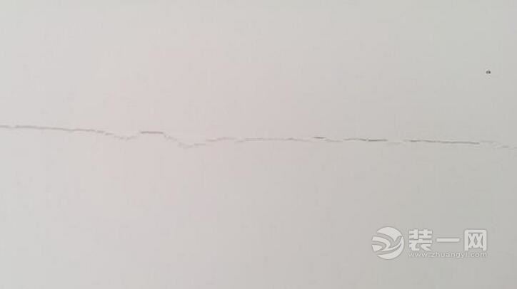 墙面刚过两年就开裂