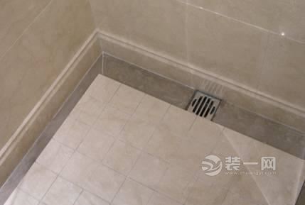 地漏处的瓷砖用十字贴四边贴还是错位贴